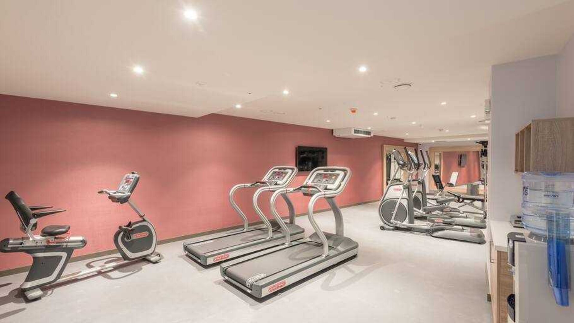Basic fitness center at the Hampton by Hilton Frankfurt City Centre East.