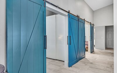 Villa - 8 Bedrms 5 Bths 15 Beds