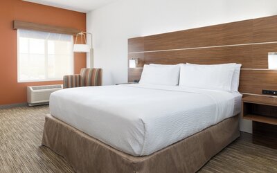 Holiday Inn Express & Suites Las Vegas SW - Spring Valley by IHG