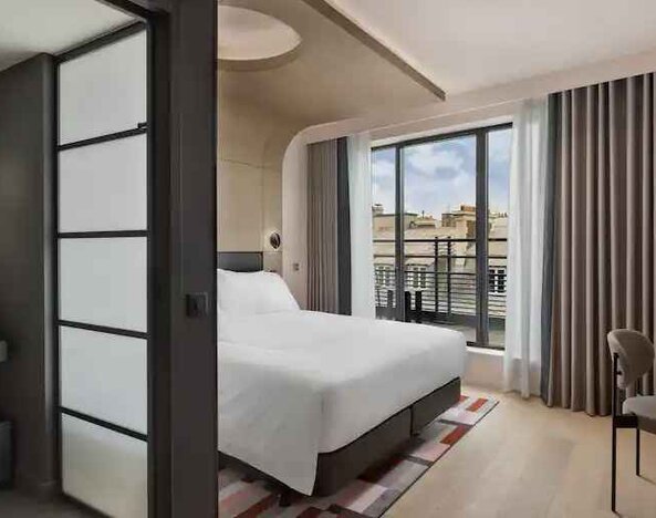 Bright balcony with desk at the Canopy by Hilton Paris Trocadero.
