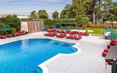 Outdoor pool with lounges at the Hilton Evian-les-Bains.