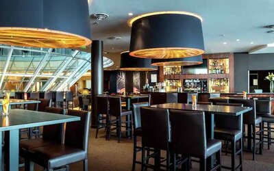 Bar area suitable for co-working at the Hilton Paris La Defense.