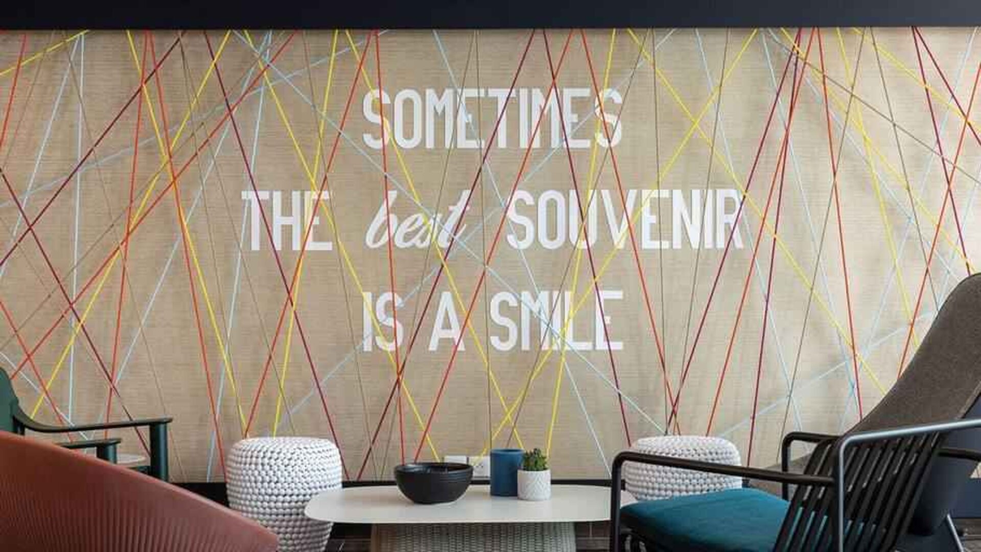 Hotel workspace perfect for co-working at the Hampton by Hilton Tours Centre.