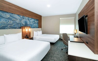 La Quinta Inn & Suites by Wyndham Nashville Downtown / Stadium