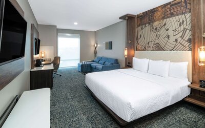 La Quinta Inn & Suites by Wyndham Nashville Downtown / Stadium