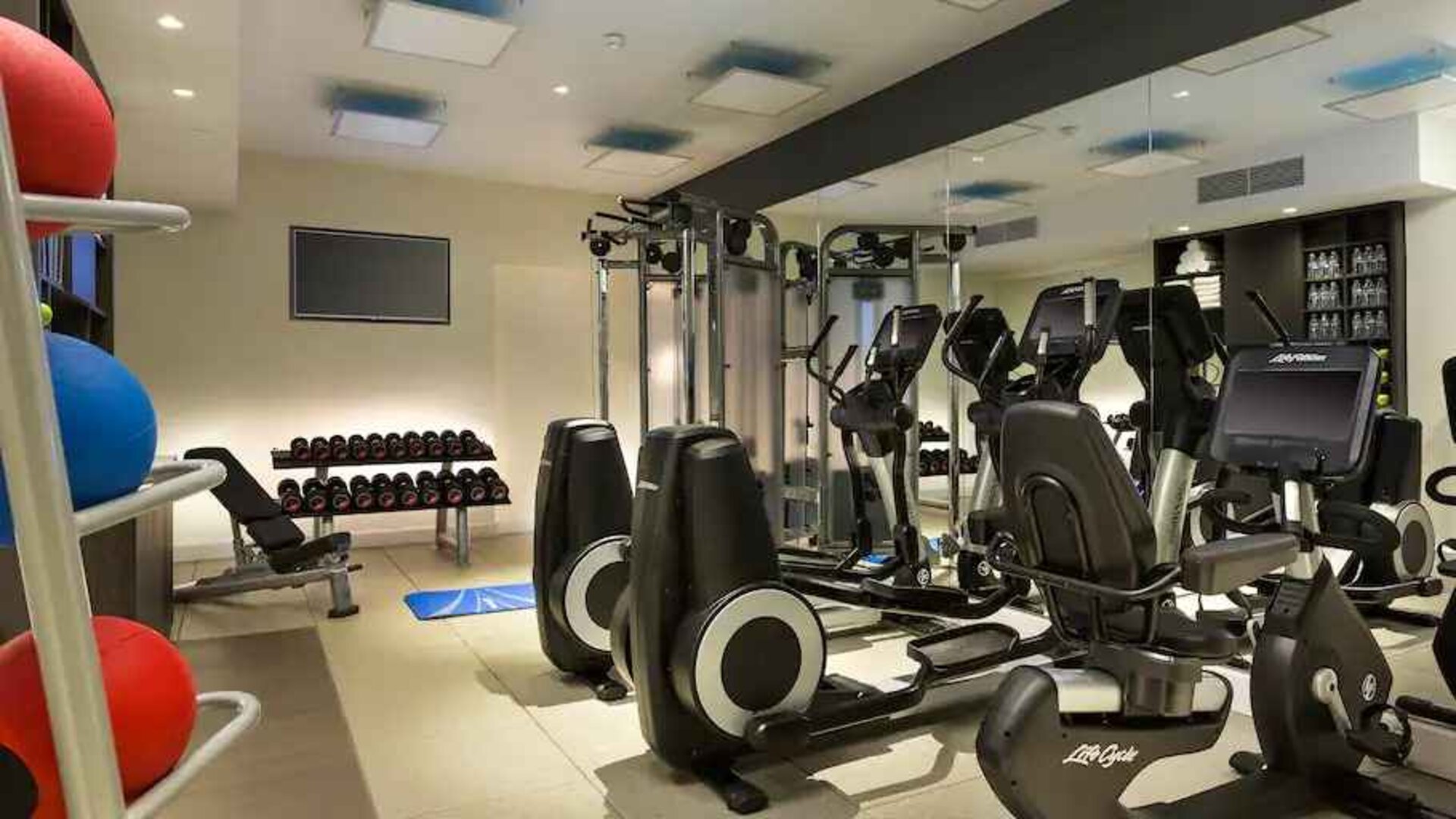 Fitness center at the Hilton Paris Opera.