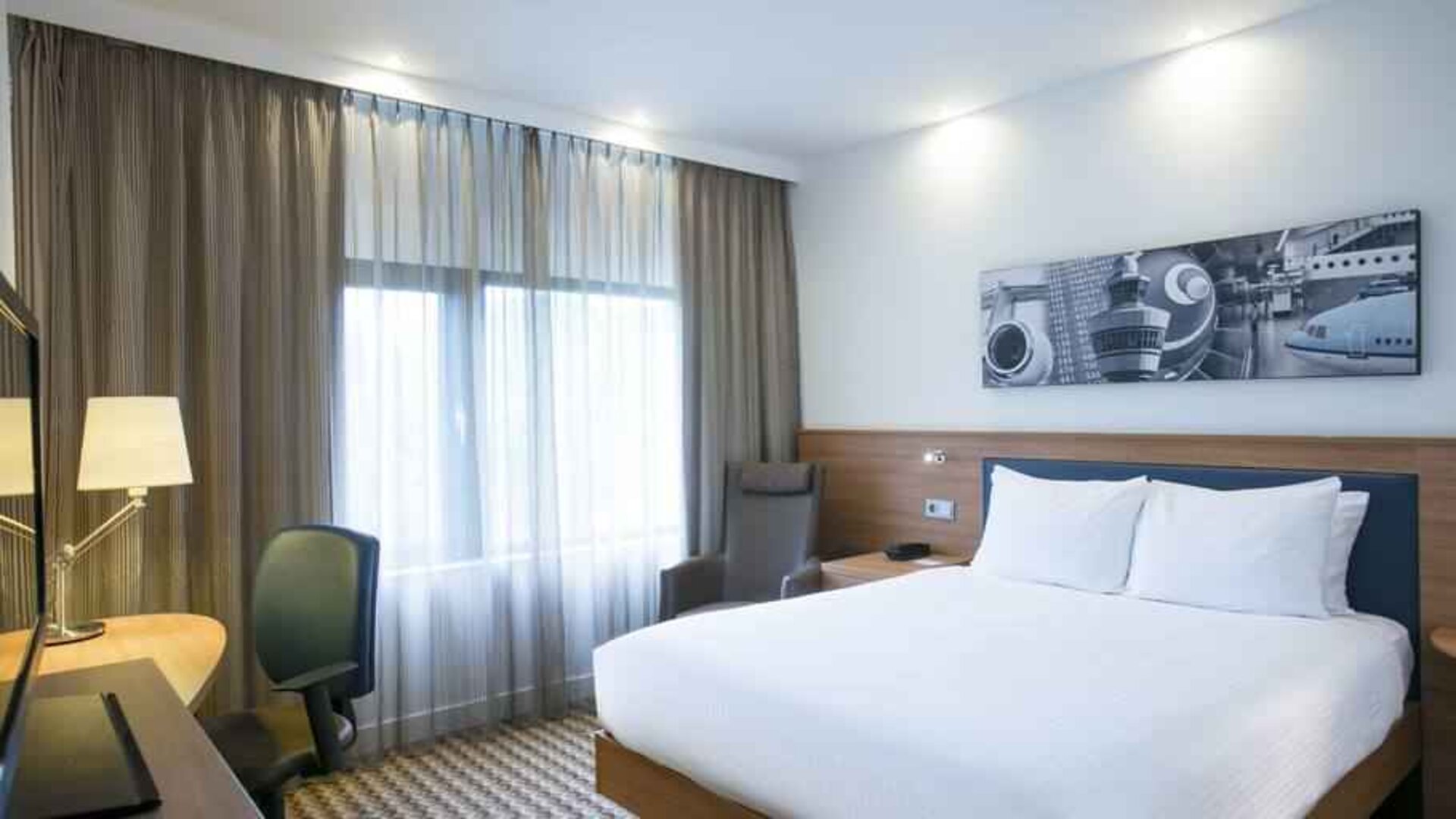 King bedroom with desk at the Hampton by Hilton Amsterdam Airport Schiphol.