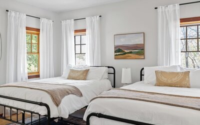 Urban Cowboy Villas - Heart of 704
