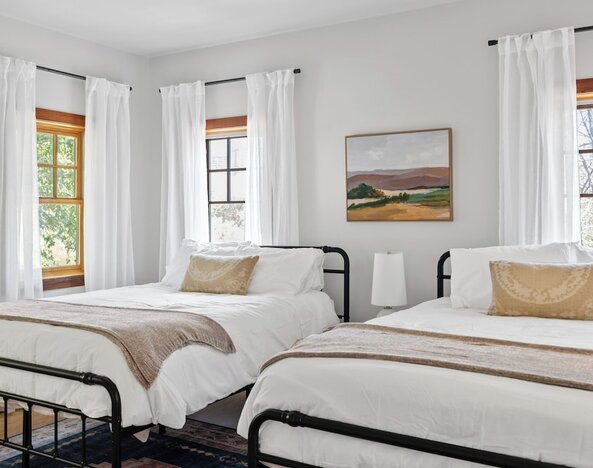 Urban Cowboy Villas - Heart of 704
