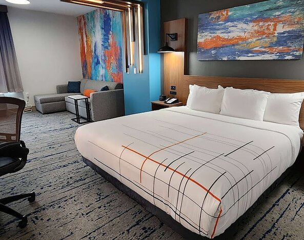 La Quinta Inn & Suites By Wyndham Austin South