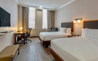 Wyndham Garden Hotel Baronne Plaza
