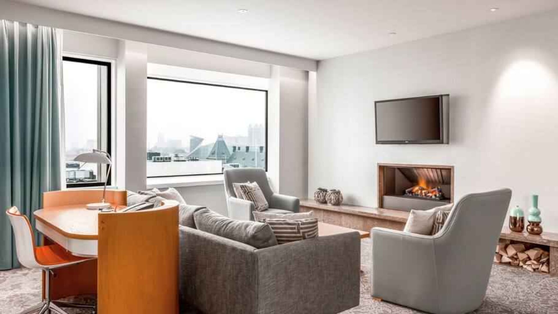 Working station by the fireplace at the Hilton Rotterdam.