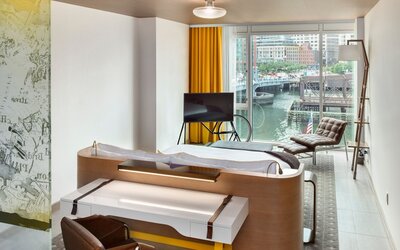 The Envoy Hotel, Autograph Collection