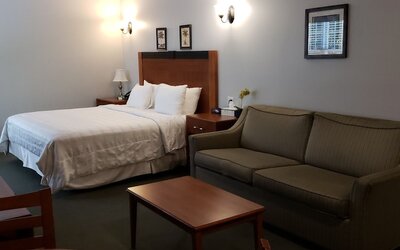 Crescent Suites Hotel