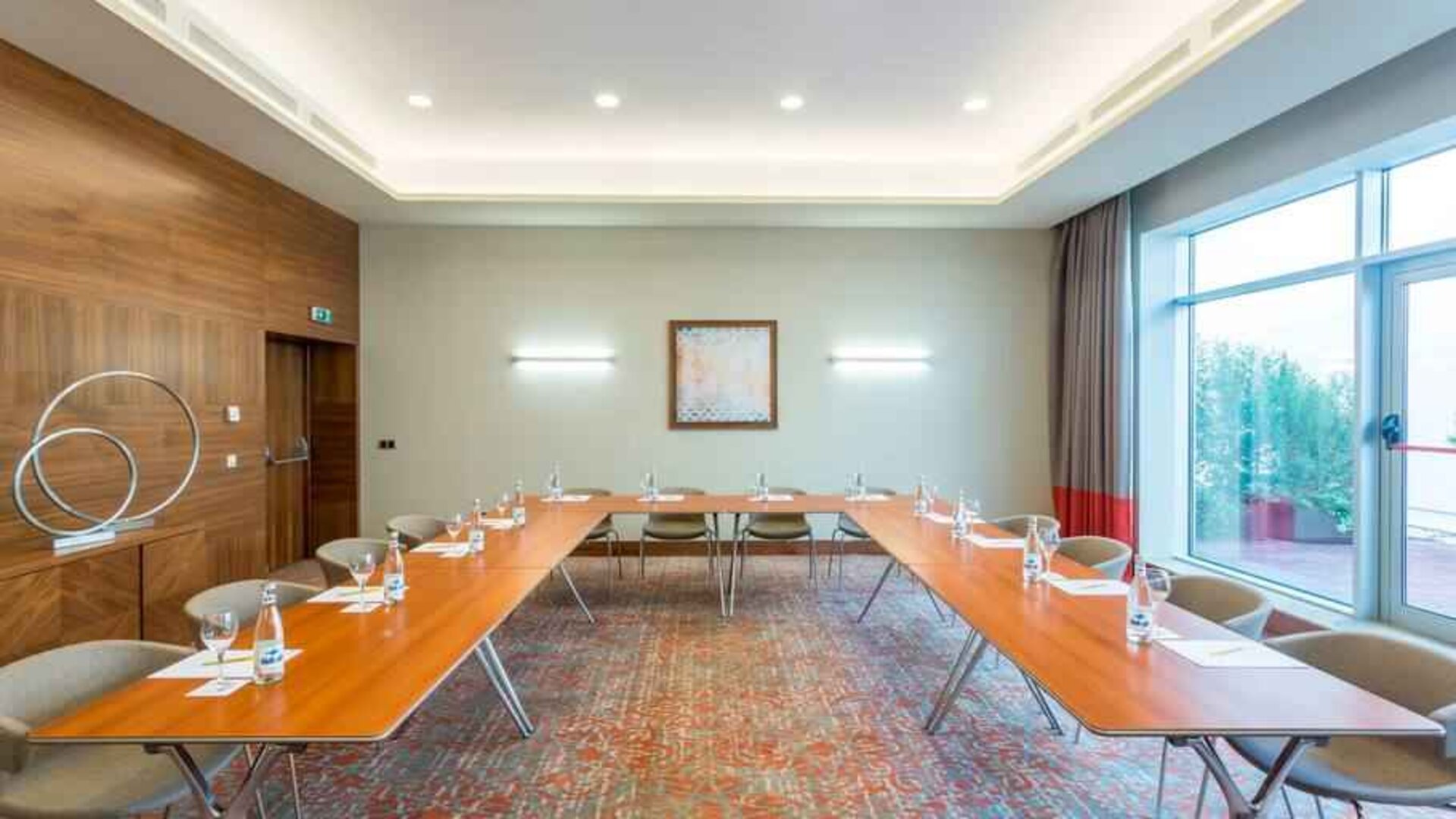 Meeting room with u shape table at the Hilton Garden Inn Tanger City Center.