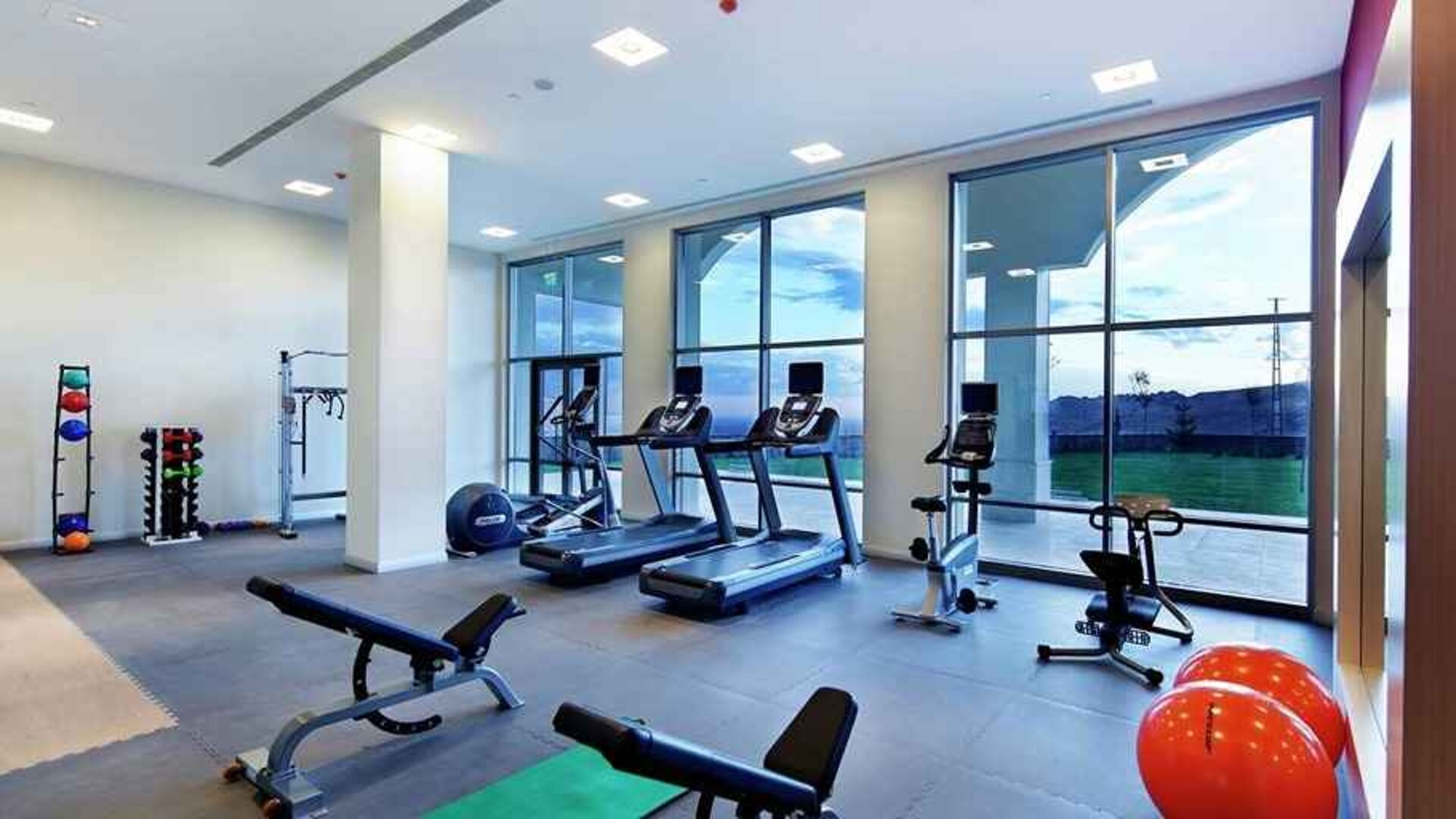 well equipped fitness center at Hilton Garden Inn Mardin.