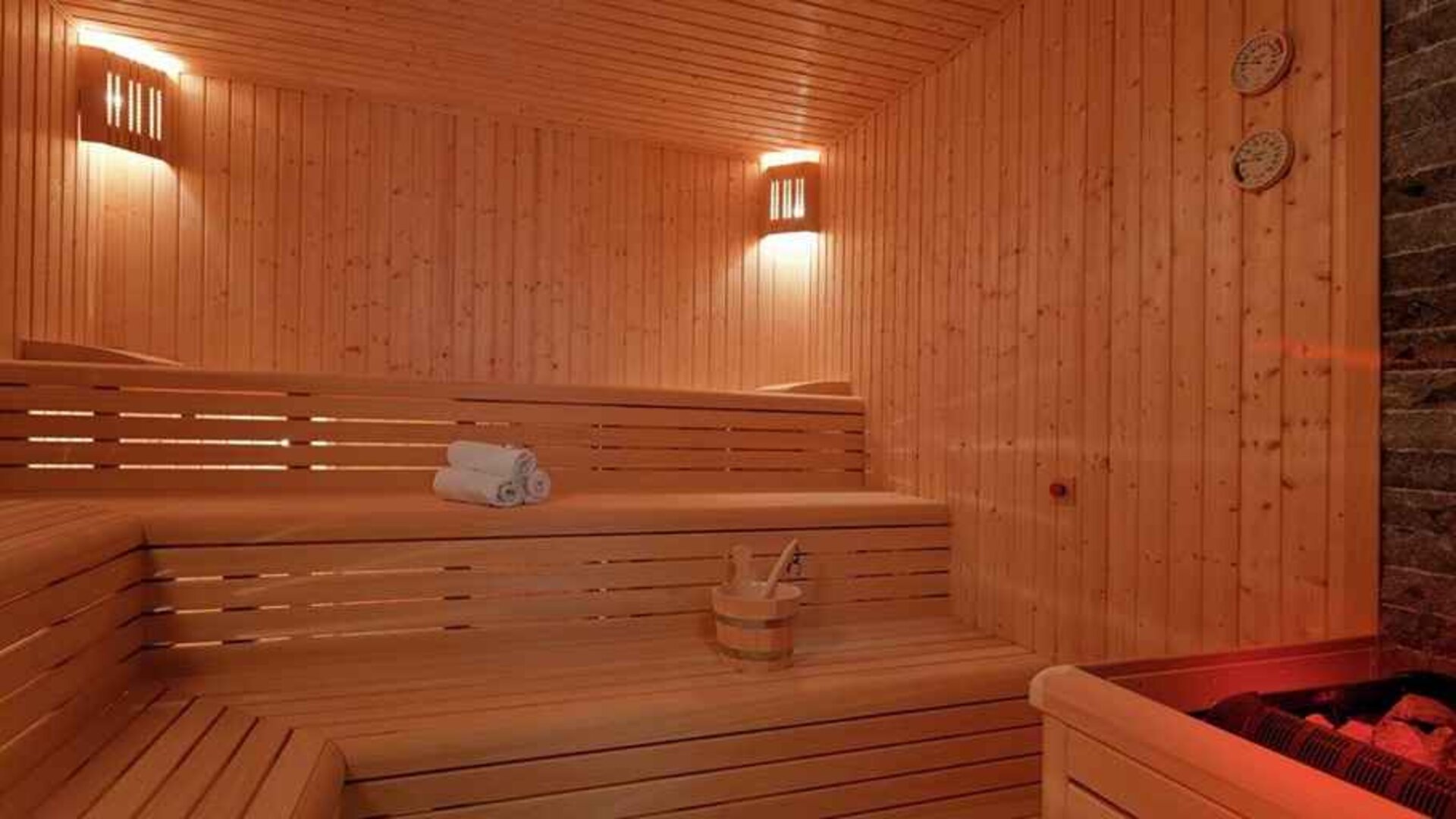 relaxing sauna available at Hilton Garden Inn Mardin.
