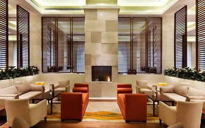 comfortable lobby and coworking space at Hilton Garden Inn Mardin.