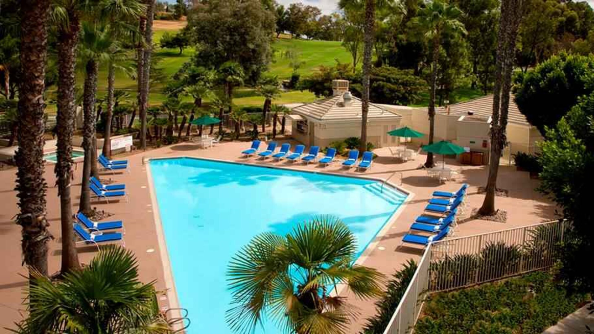 Beautiful outdoor pool area at the Hilton Garden Inn Tuxtla Gutierrez.