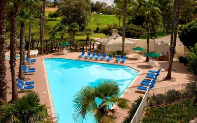Beautiful outdoor pool area at the Hilton Garden Inn Tuxtla Gutierrez.