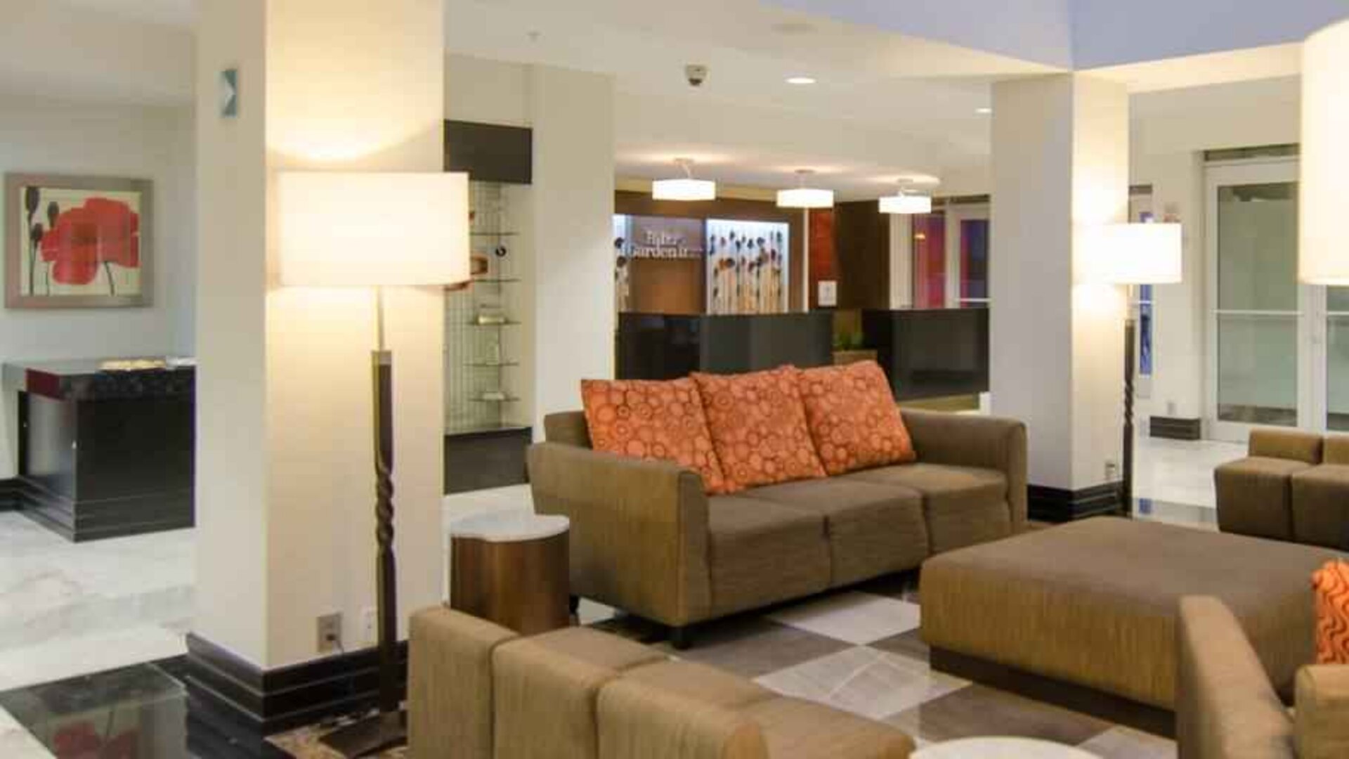 Lobby workspace at the Hilton Garden Inn Tuxtla Gutierrez.