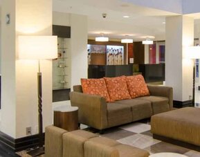 Lobby workspace at the Hilton Garden Inn Tuxtla Gutierrez.