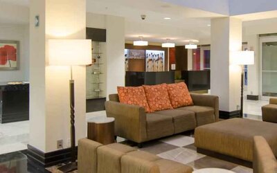 Lobby workspace at the Hilton Garden Inn Tuxtla Gutierrez.