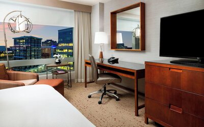Deluxe Room, 1 King Bed, City View