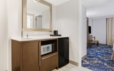 Embassy Suites by Hilton Alexandria Old Town