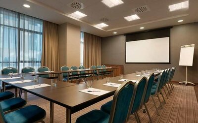 professional meeting room at Hilton Garden Inn Sevilla.