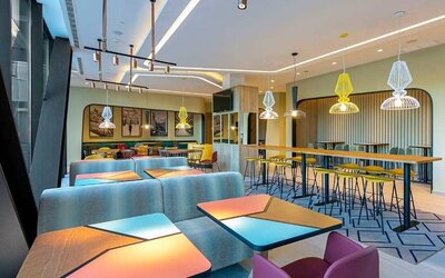 colorful lobby and coworking space ideal for working remotely at Hampton by Hilton Alcobendas Madrid.