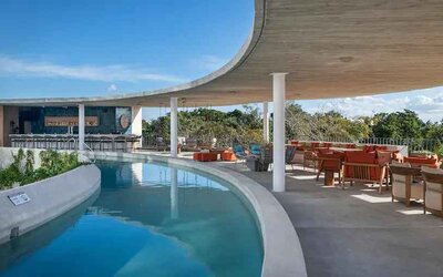 Relaxing outdoor pool at the Hilton Garden Inn Cancun Airport.