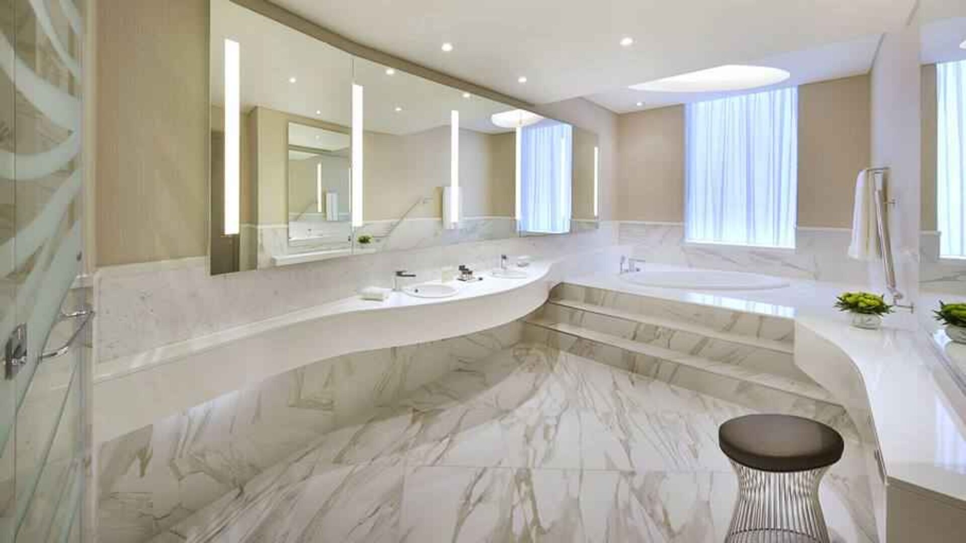 Large bathroom at the DoubleTree by Hilton Doha - Old Town.