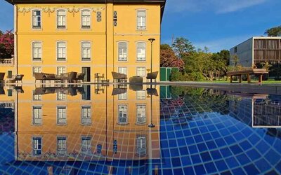 Outdoor patio suitable for co-working at the Boeira Garden Hotel Porto Gaia, Curio Collection by Hilton.