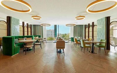 Lobby workspace at the Boeira Garden Hotel Porto Gaia, Curio Collection by Hilton.