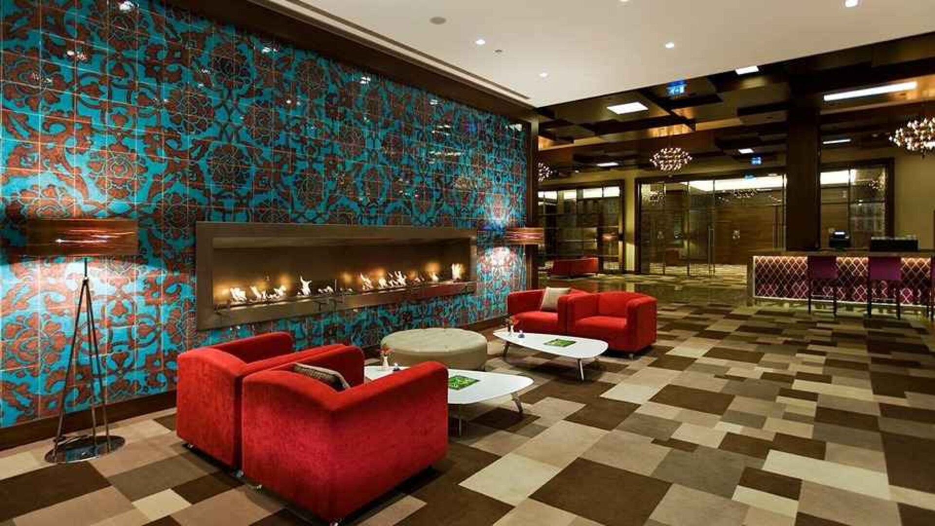 comfortable lobby and lounge area ideal for coworking at Hilton Garden Inn Kutahya.