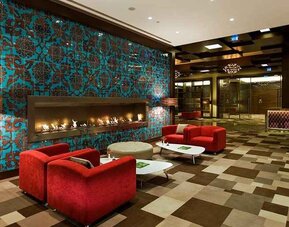 comfortable lobby and lounge area ideal for coworking at Hilton Garden Inn Kutahya.