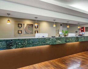 Comfort Inn & Suites Sea-Tac Airport