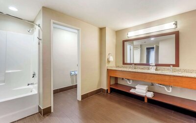Comfort Inn & Suites Sea-Tac Airport
