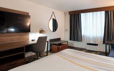 La Quinta Inn & Suites by Wyndham Seattle Sea-Tac Airport