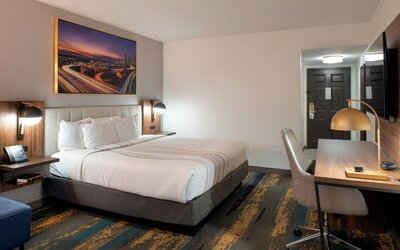 La Quinta Inn & Suites by Wyndham Seattle Sea-Tac Airport