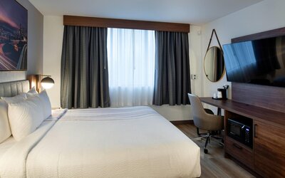 La Quinta Inn & Suites by Wyndham Seattle Sea-Tac Airport