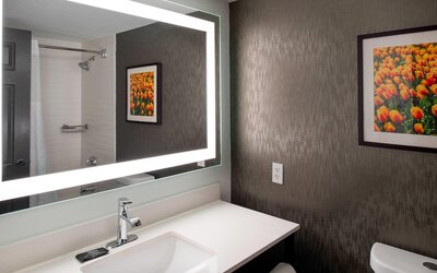 La Quinta Inn & Suites by Wyndham Seattle Sea-Tac Airport