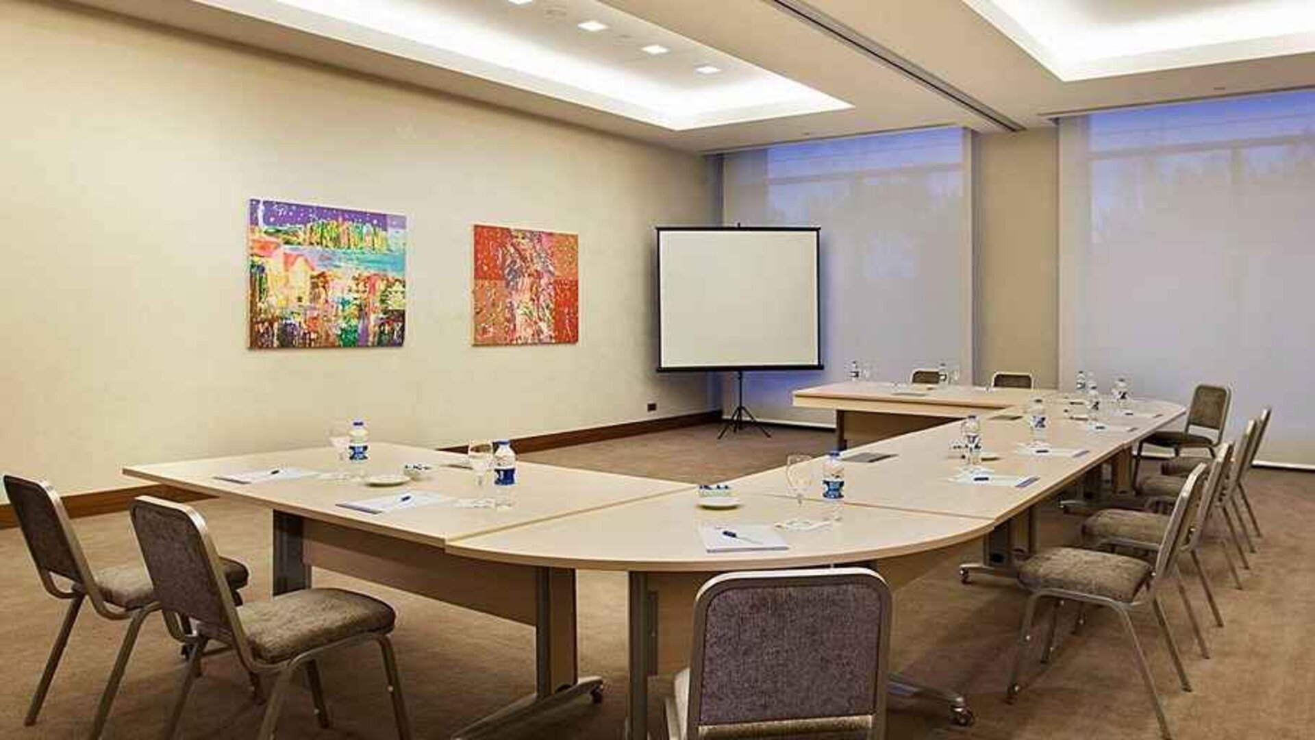 professional meeting room ideal for all business meetings at Hilton Garden Inn Konya, Turkey.
