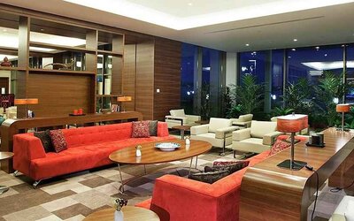 comfortable lobby and lounge area ideal for coworking at Hilton Garden Inn Konya, Turkey.
