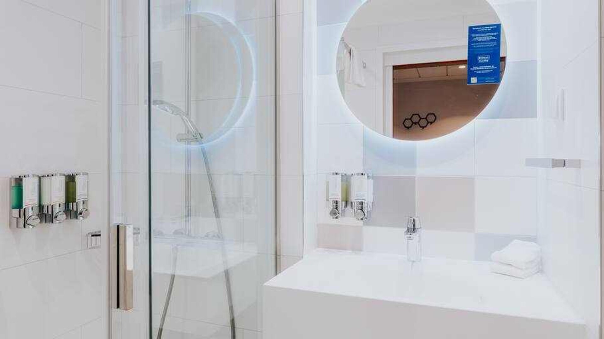 Bathroom at the Hampton by Hilton Warsaw Reduta.