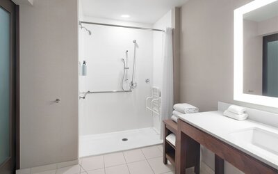 Courtyard by Marriott Seattle SeaTac Airport
