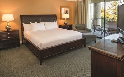 Standard Room, 1 Queen Bed, Balcony
