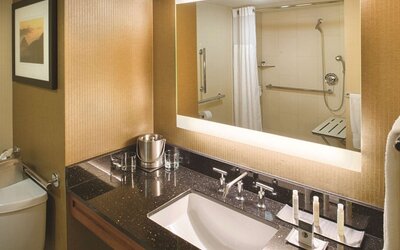 Deluxe Room, 1 King Bed, Balcony