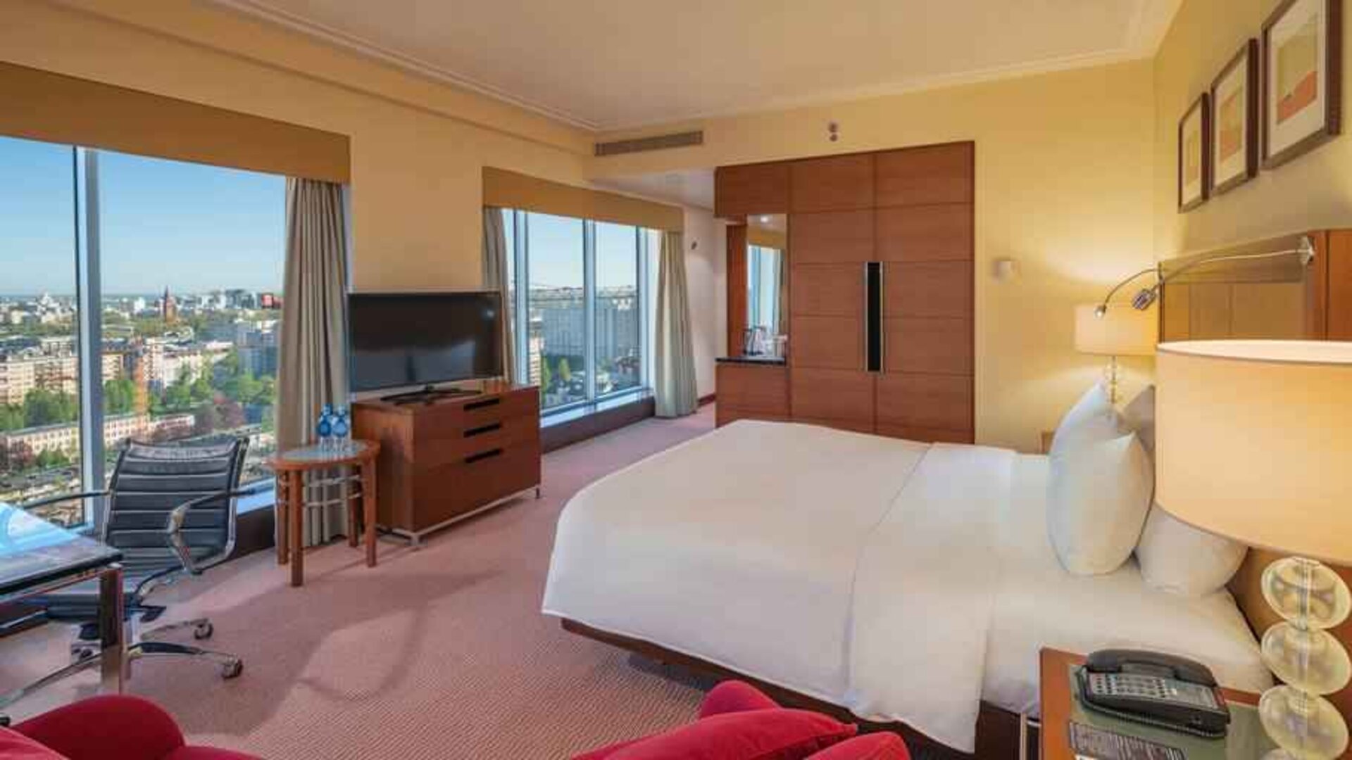King guestroom with view at the Hilton Warsaw City.